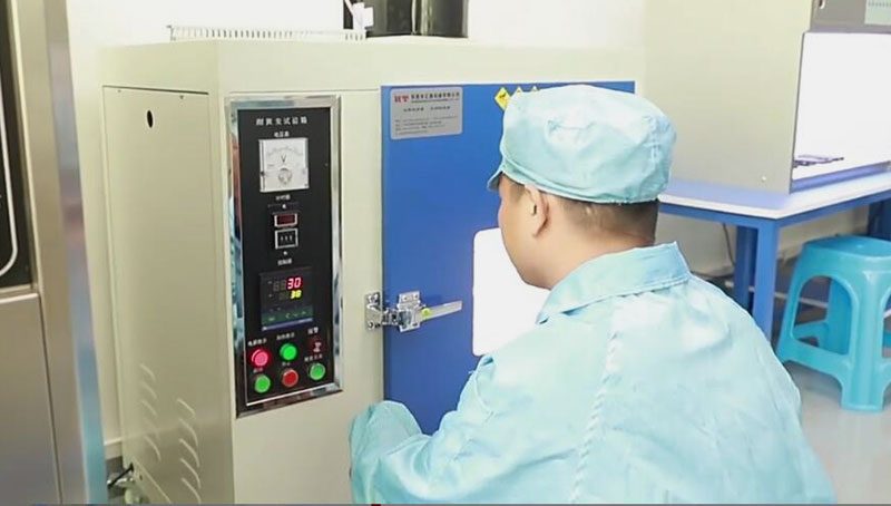 硅膠制品噴有手感油有什么作用？